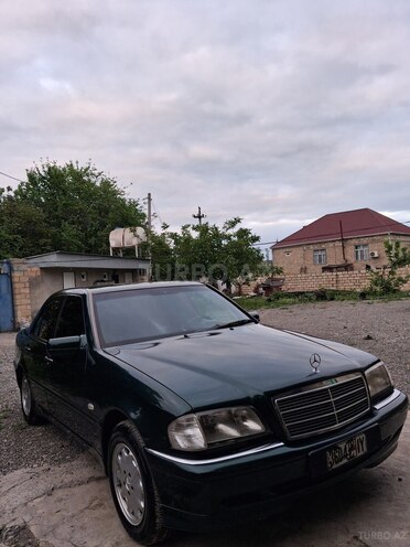 Mercedes C 200-1