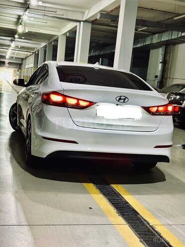 Hyundai Elantra-3