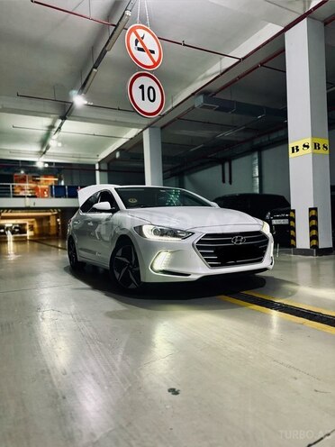 Hyundai Elantra-1