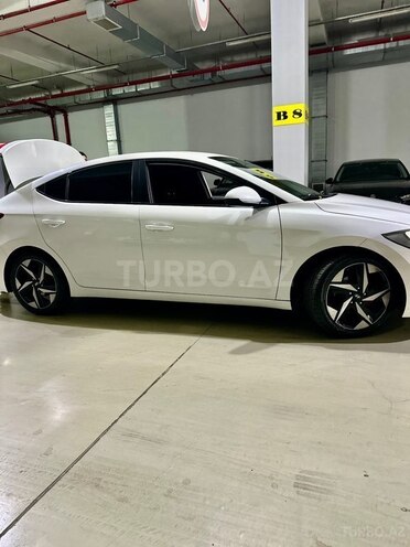 Hyundai Elantra-6