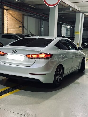 Hyundai Elantra-5