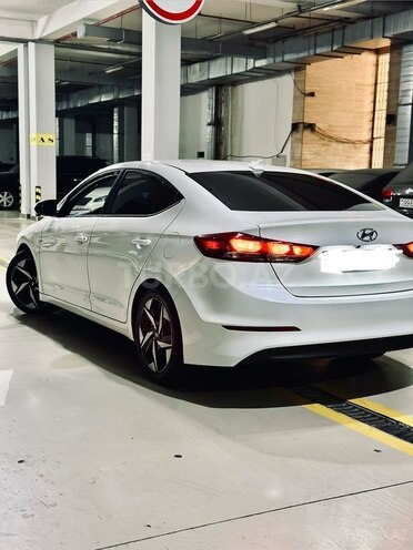 Hyundai Elantra-4