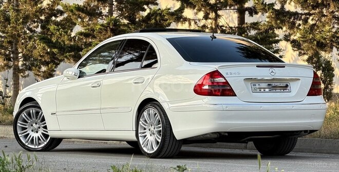 Mercedes E 240-13