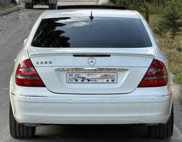 Mercedes E 240-12