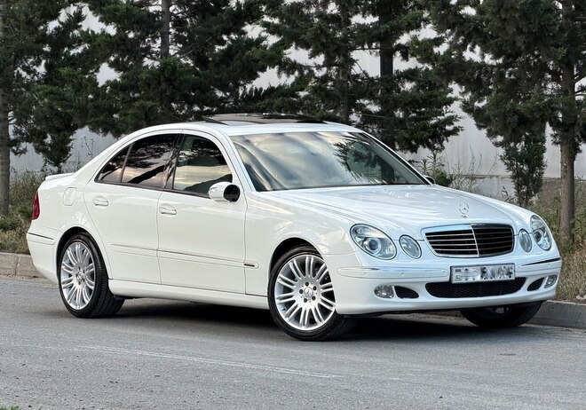 Mercedes E 240-1