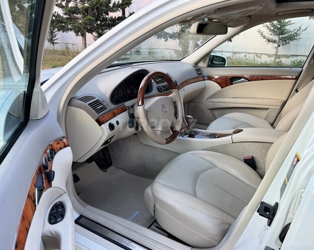 Mercedes E 240-19