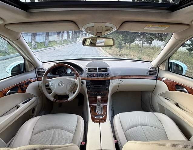 Mercedes E 240-16