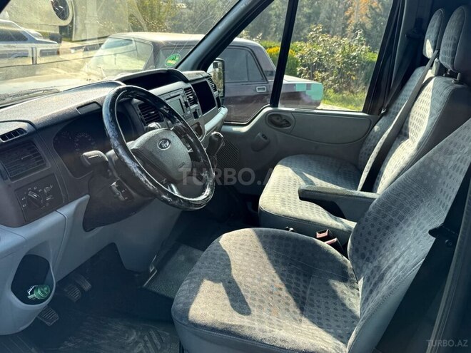 Ford Transit Connect-8