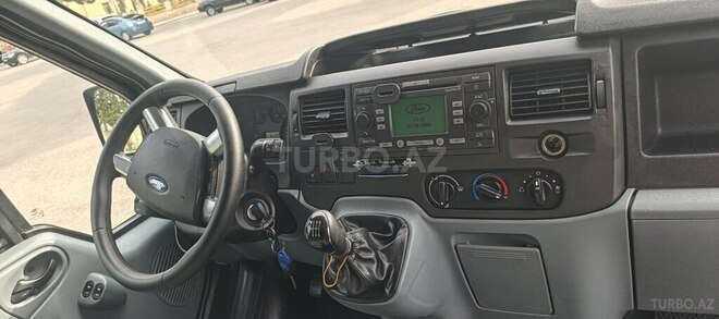 Ford Transit-9