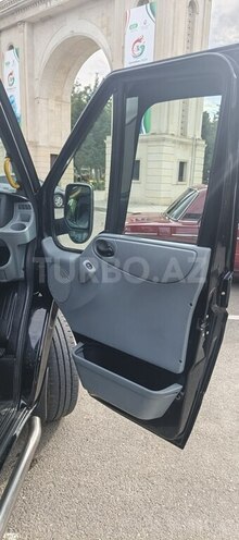 Ford Transit-10
