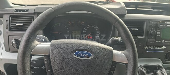 Ford Transit-12