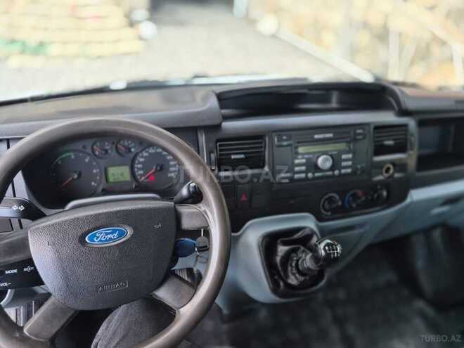 Ford Transit-12