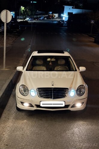 Mercedes E 240-1