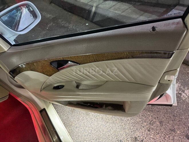 Mercedes E 240-11