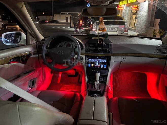 Mercedes E 240-7