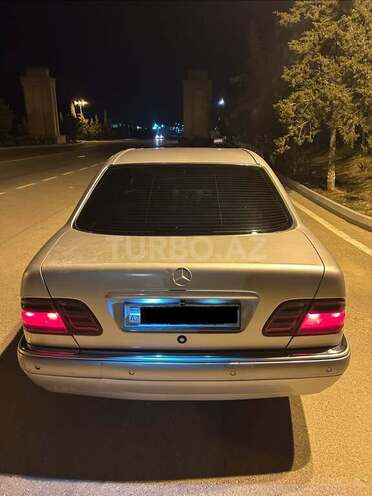 Mercedes E 240-2