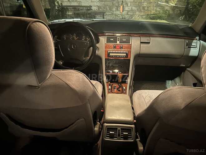 Mercedes E 240-7