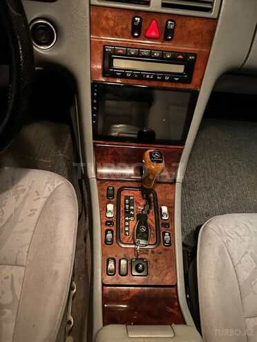 Mercedes E 240-9