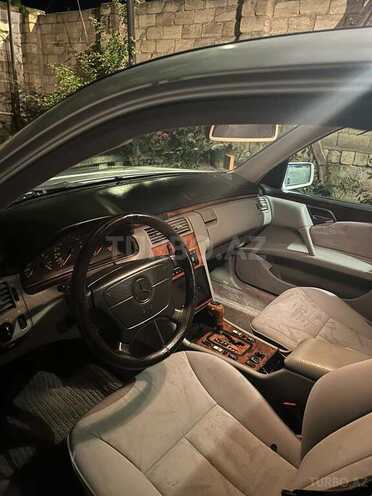 Mercedes E 240-5