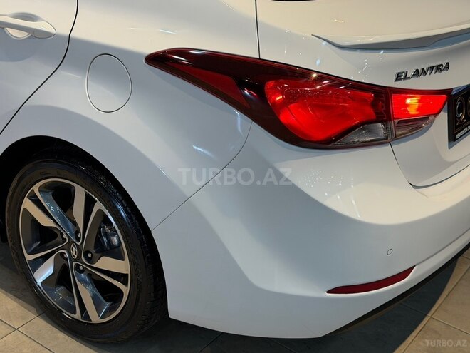Hyundai Elantra-10