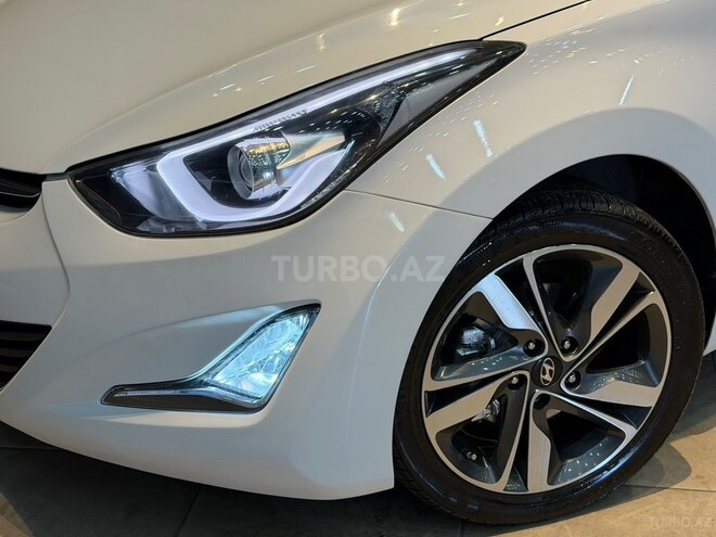 Hyundai Elantra-12