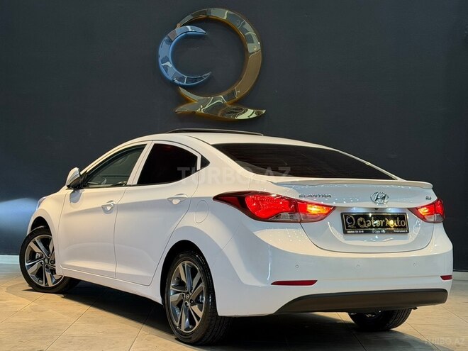 Hyundai Elantra-21