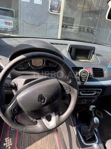 Renault Megane-11