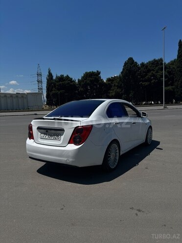 Chevrolet Aveo-5