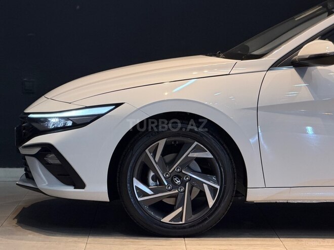 Hyundai Elantra-16