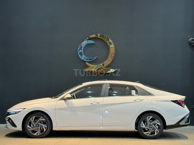Hyundai Elantra-12