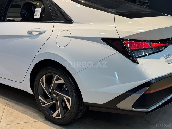 Hyundai Elantra-7