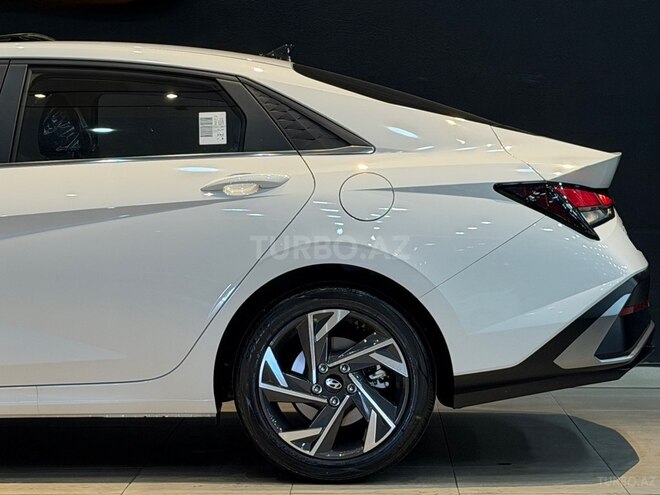 Hyundai Elantra-11