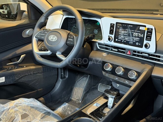 Hyundai Elantra-21