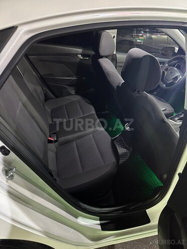 Hyundai Accent-5