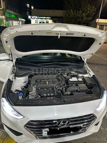 Hyundai Accent-8