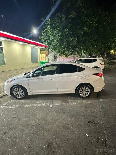 Hyundai Accent-2