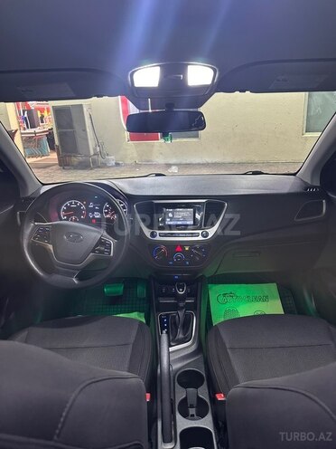 Hyundai Accent-6