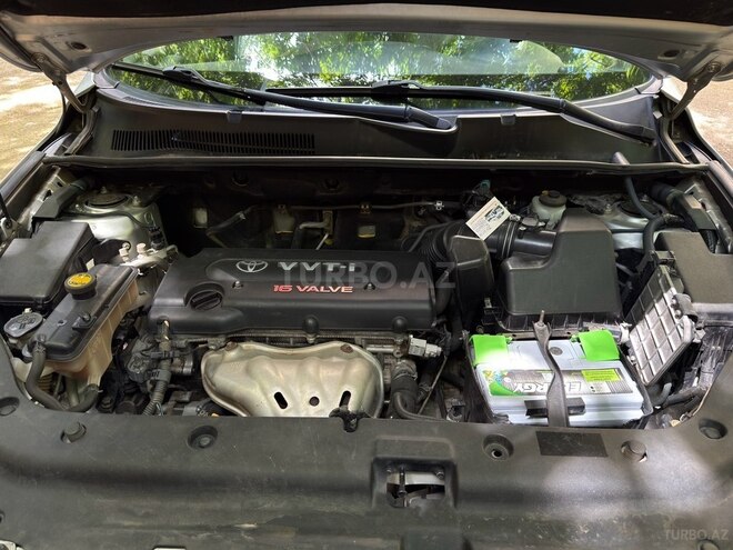 Toyota RAV4-16