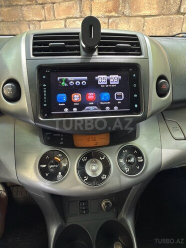 Toyota RAV4-9