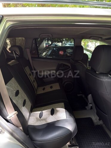 Toyota RAV4-15