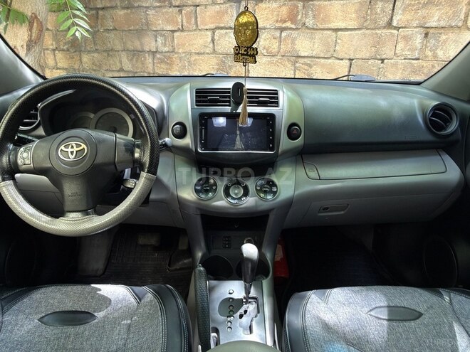 Toyota RAV4-8