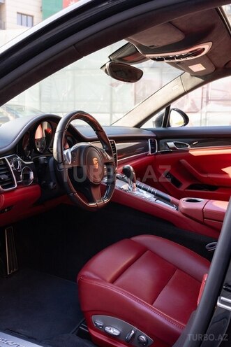 Porsche Panamera GTS-6