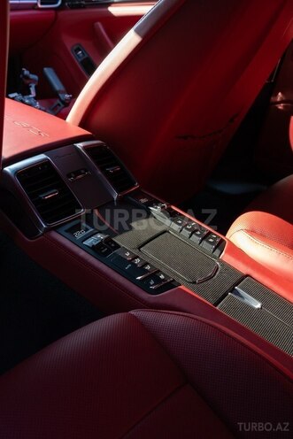 Porsche Panamera GTS-9