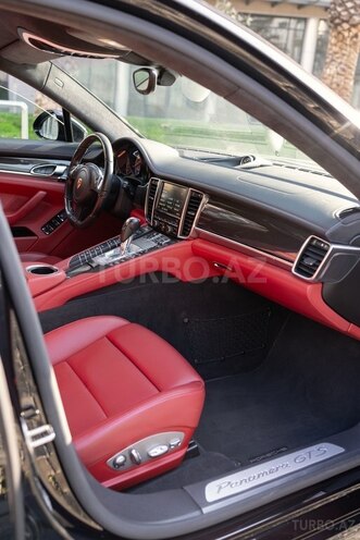 Porsche Panamera GTS-7