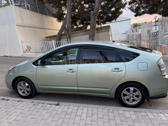 Toyota Prius-5