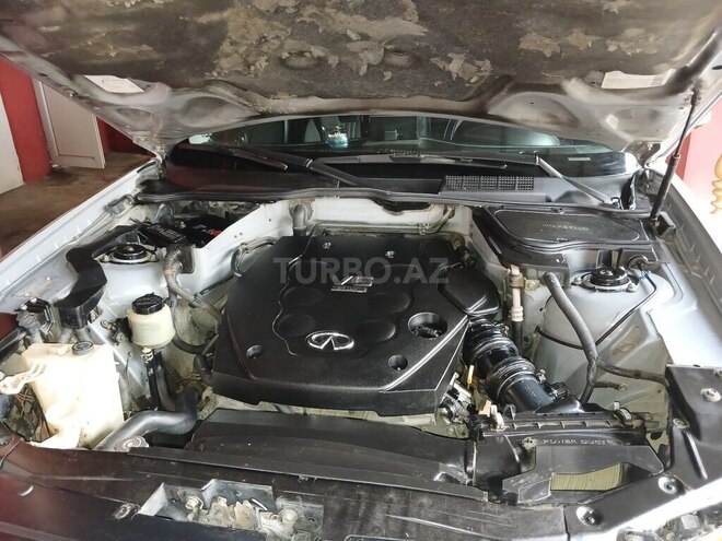 Infiniti FX35-11