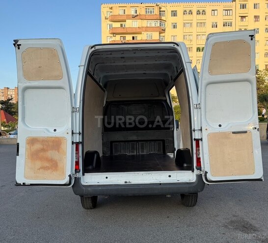 Ford Transit-10