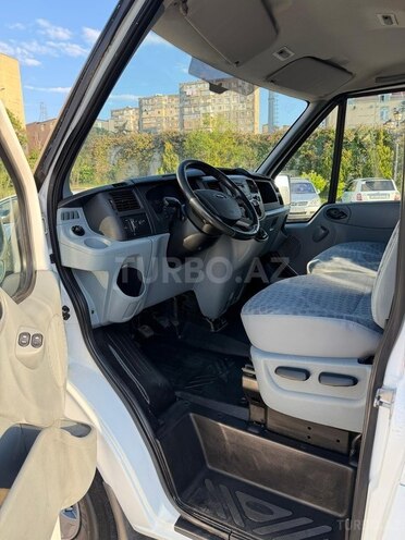 Ford Transit-8