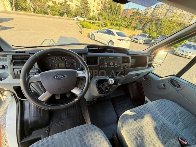 Ford Transit-7