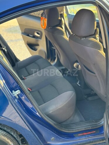 Chevrolet Cruze-12
